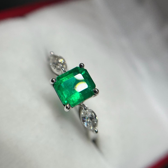 Emerald and marquise diamond ring - Picture 5 of 5